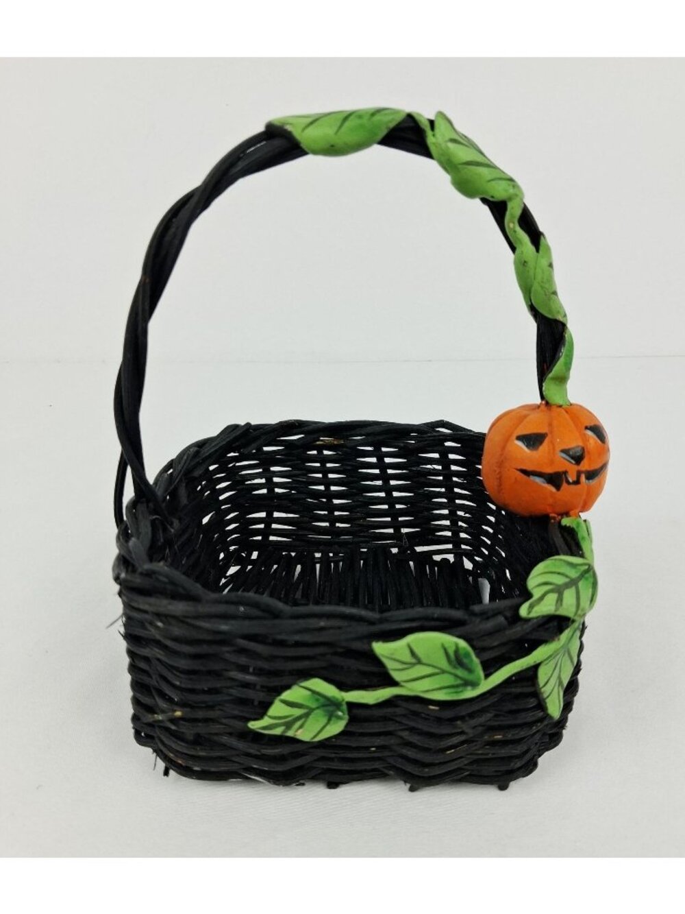 VTG FTD Halloween Spooky Black Wicker Basket with Jack-O-Lantern & Vine Accents - Picture 1 of 8